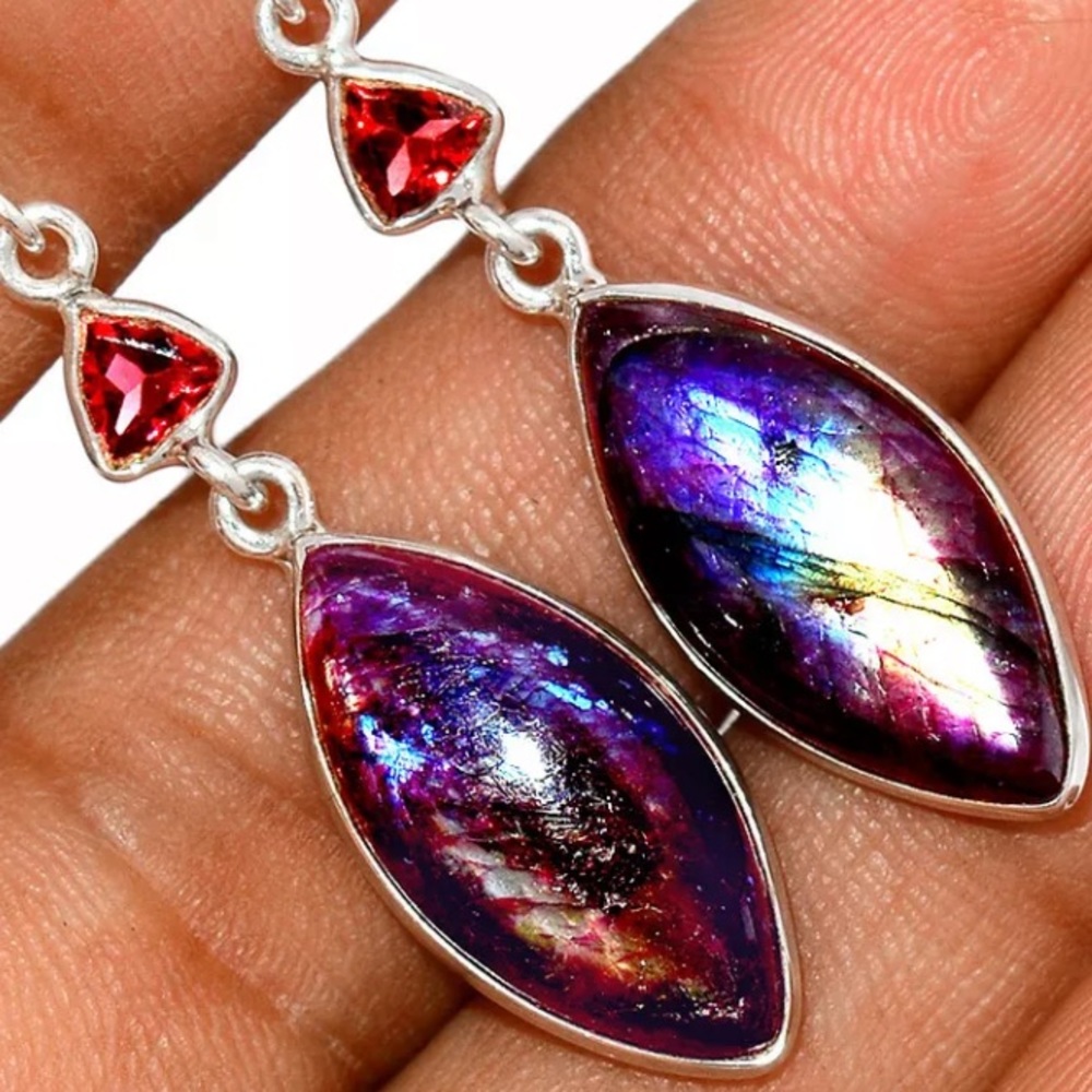 Gorgeous red flash labradorite and garnet sterling silver earrings - Picture 7 of 8